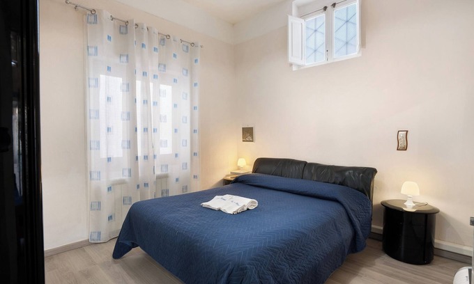 Vico Equense Apartment | Apartment 'Penisola 1' with Shared Terrace, Wi-Fi and Air Conditioning