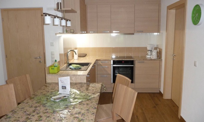 Martello Apartment | Apartment 'Pirchahof Waldruhe' with Mountain View, Shared Terrace and Wi-Fi