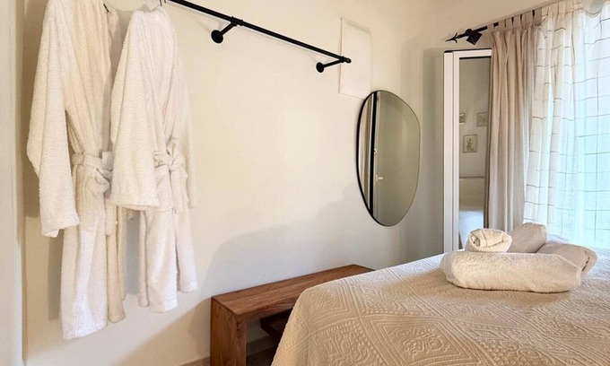 Peroulion Apartment | Apartment 'Pouglia Traditional House' with Sea View, Wi-Fi and Air Conditioning