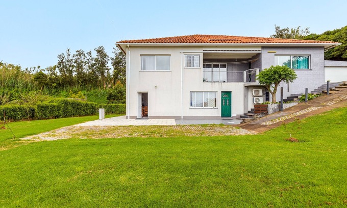 Horta Apartment | Apartment 'Praia Do Almoxarife Perto Do Mar' with Sea View, Wi-Fi and Air Conditioning