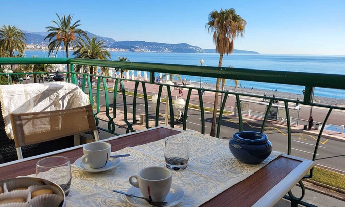 La Californie Apartment | Apartment 'Promenade Des Anglais' with Sea View, Balcony and Wi-Fi