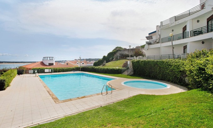 Sao Martinho do Porto Apartment | Apartment 'Vista Baia' with Sea View, Shared Pool and Wi-Fi