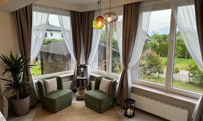 Velden am Worther See Apartment | Apartment 'Rachel' with Private Terrace, Private Garden and Wi-Fi