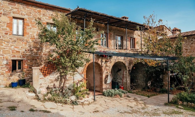 Gaiole in Chianti Apartment | Apartment 'Reggioli- Appartamento Del Cestaio' with Mountain View, Shared Garden and Balcony