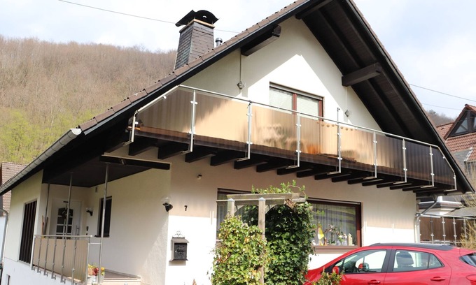 Bilstein Apartment | Apartment "Rosenberger" with Mountain View, Balcony & Wi-Fi