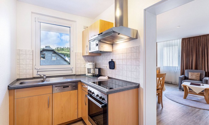 Usseln Apartment | Apartment 'Rotkehlchen' with Mountain View, Shared Garden and Wi-Fi