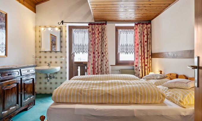 Livinallongo del Col di Lana Apartment | Apartment 'Samont Appartment 5' with Mountain View, Shared Terrace and Wi-Fi