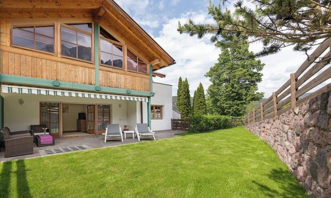 Fie allo Sciliar Apartment | Apartment 'Santners Holiday' with Mountain View, Private Terrace and Private Garden