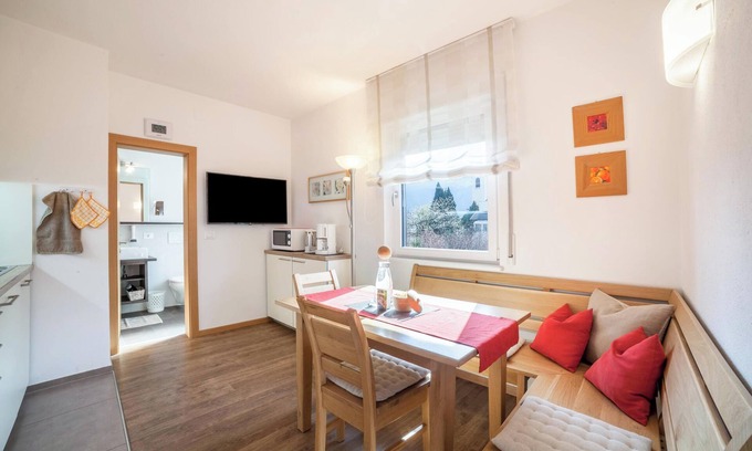 Rabla Apartment | Apartment "Schnitzer - Hagebutte" with Mountain View, Wi-Fi, Balcony & Garden