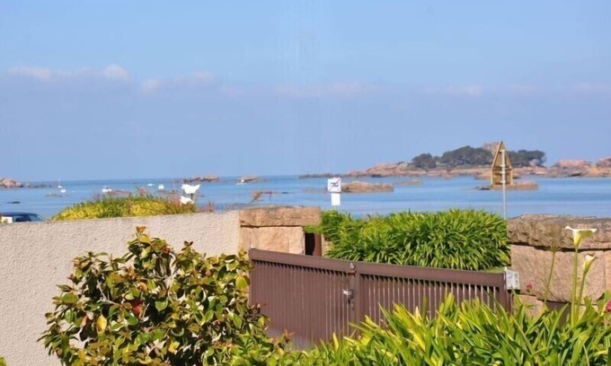 Tregastel Apartment | Apartment sea view with courtyard close TREGASTEL