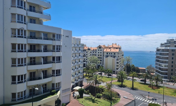 Sao Martinho Apartment | Apartment 'Seaside Escape' with Sea View, Balconies & Wi-Fi