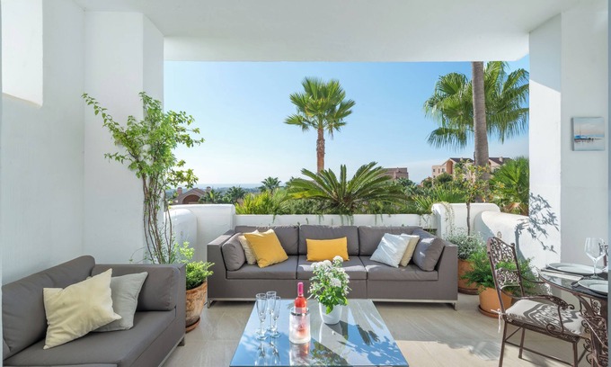 New Golden Mile Apartment | Apartment "Seaview Flat Benahavis-Marbella" with Sea View, Pool, Wi-Fi, Terrace & Garden