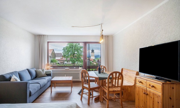 Oy-Mittelberg Apartment | Apartment "Seehenswert" with Mountain View, Shared Pool & Wi-Fi