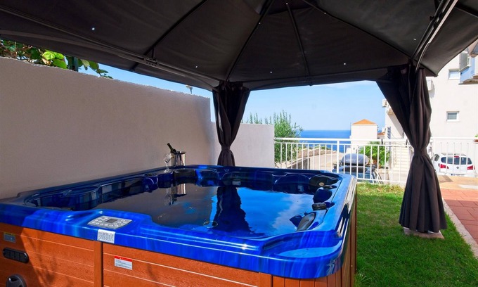 Cavtat Apartment | Apartment Šemeš- Three Bedroom Apartment with Jacuzzi and Sea View
