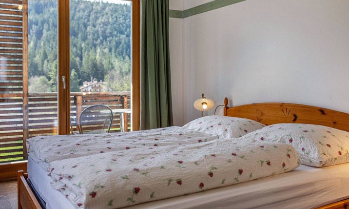 Pfalzen Apartment | Apartment 'Silbernagl Direkter Blick Zum See' with Lake View, Shared Terrace and Wi-Fi