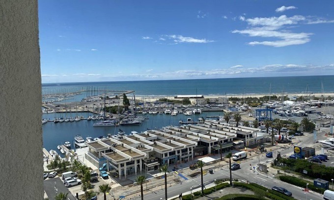 La Grande-Motte Apartment | APARTMENT SLEEPS 6 HARBOUR VIEW, PARKING, LA GRANDE MOTTE| CENTER VILLE