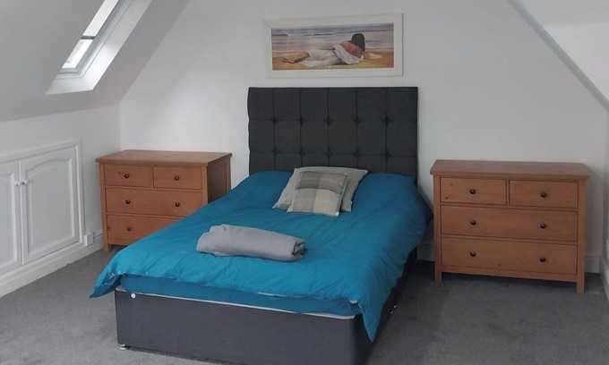 Howlett End Apartment | Apartment - Sleeps 4 - Parking - Close to Stansted