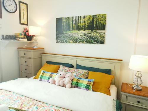 Newport Apartment | Apartment - Sleeps 5 & On-site Parking