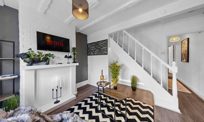 Chatham Apartment | Apartment Sleeps 7 with Free Parking