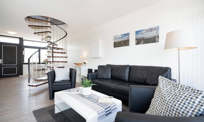 Groemitz Apartment | Apartment 'Sonnenschein Grömitz' with Sea View, Balcony and Wi-Fi