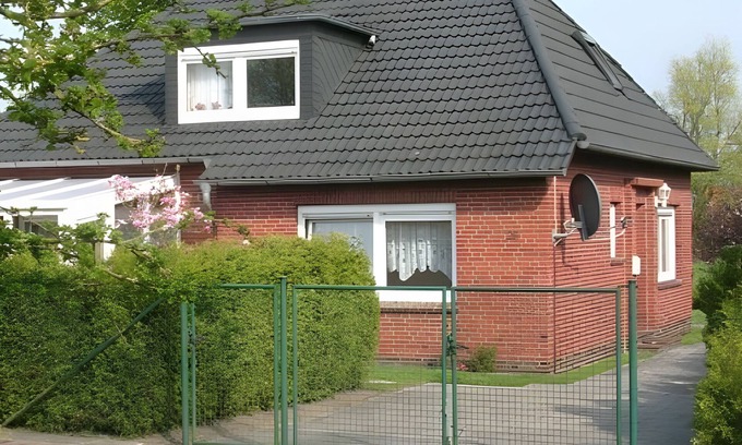 Altfunnixsiel Apartment | Apartment 'Sonnenschein' with Private Garden and Wi-Fi