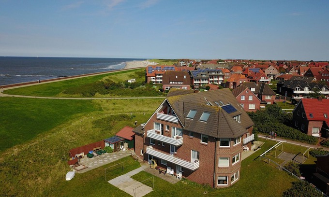 Baltrum Apartment | Apartment 'Sonnenuntergang' with Sea View, Private Terrace and Wi-Fi
