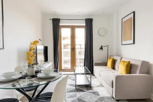 St Albans Apartment | Apartment- St Albans with WiFi & Close to Station