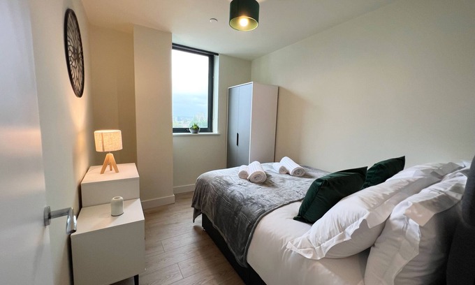 West Bromwich Apartment | Apartment-Standard-Valley view