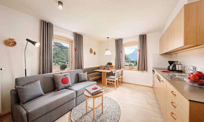 Merano Apartment | Apartment 'Stöckerhof Apfel' with Mountain View, Shared Pool and Wi-Fi