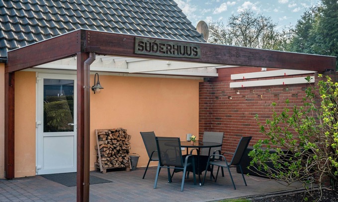 Wangerland Apartment | Apartment 'Süderhuus' with Private Terrace, Private Garden and Wi-Fi