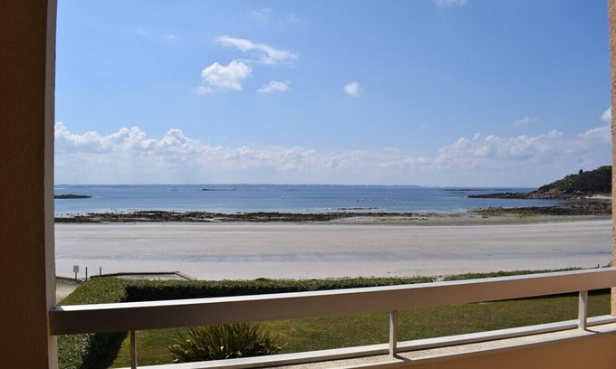 Trebeurden Apartment | Apartment SUPERB SEA VIEW, facing the beach of Tresmeur in TREBEURDEN