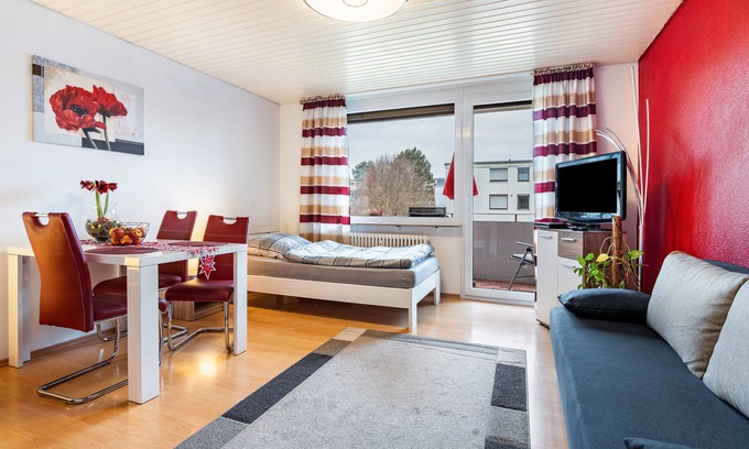 Winnenden Apartment | Apartment 'Szafranzimmervermietung' with Balcony and Wi-Fi