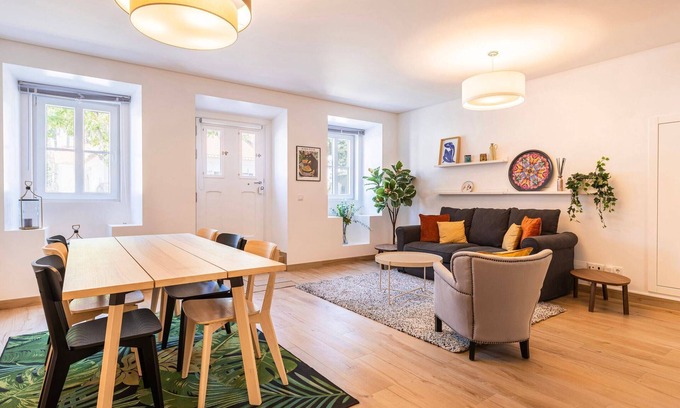 Oeiras Apartment | Apartment T1 75m2, 1 bedroom and patio Paço Arco