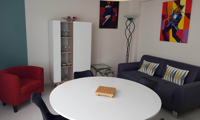 Poulgoazec Apartment | APARTMENT T3 3 *RESIDENCE LA MONTAGNE AUDIERNE 300 M FROM THE BEACH SEA VIEW