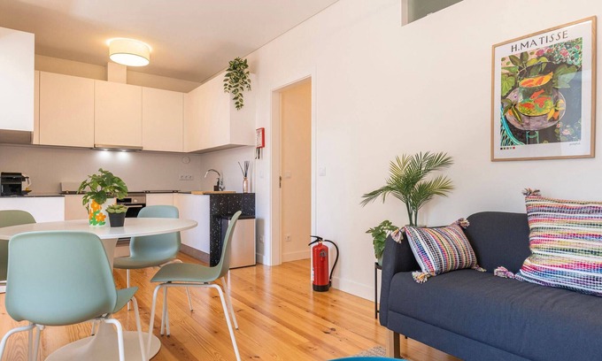 Paco De Arcos Apartment | Apartment T3 65m2, 3 bedroom at Paço de Arco