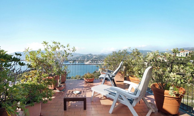 Zoagli Apartment | Apartment 'Terrazza Oriana' with Sea View & Wi-Fi