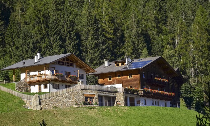 Ultimo Apartment | Apartment 'Thalhof Hochwart' with Mountain View, Shared Garden and Wi-Fi