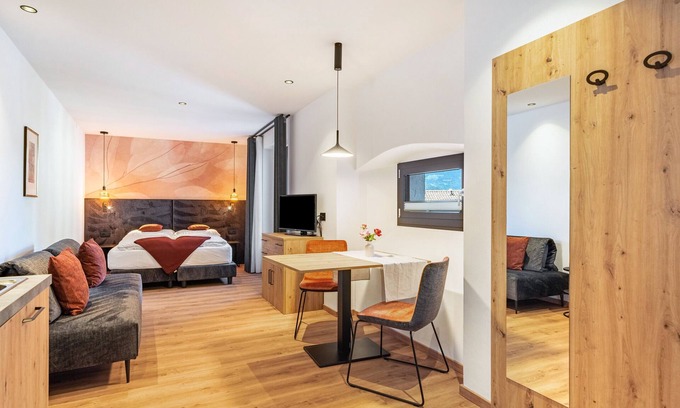 Terlano Apartment | Apartment 'Thanhammer Porphyr' with Mountain View, Shared Terrace and Pool