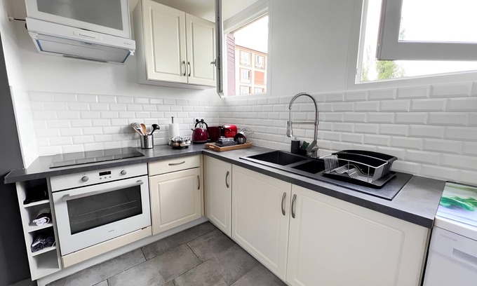 Evreux Apartment | Apartment 'Une Pause À Evreux Logement Entier' with Wi-Fi