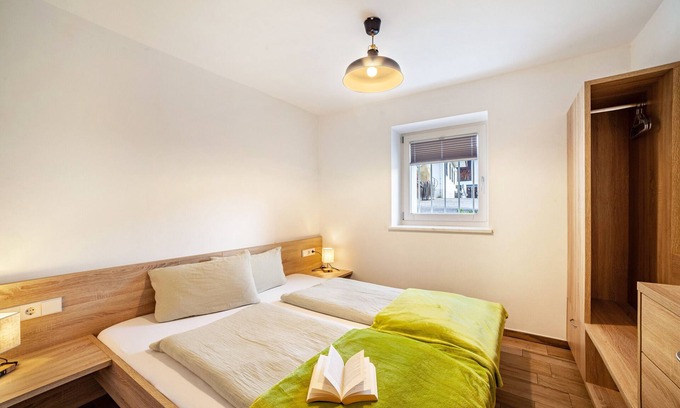 Tirolo Apartment | Apartment "Unterortsgut" with Private Garden & Wi-Fi