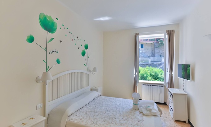 Riomaggiore Apartment | Apartment 'Verde' with Sea View, Wi-Fi and Air Conditioning