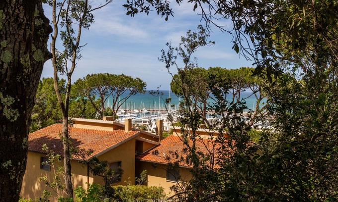 Puntone di Scarlino Apartment | Apartment "Villetta Dei Pini" with Sea View, Private Garden & Wi-Fi