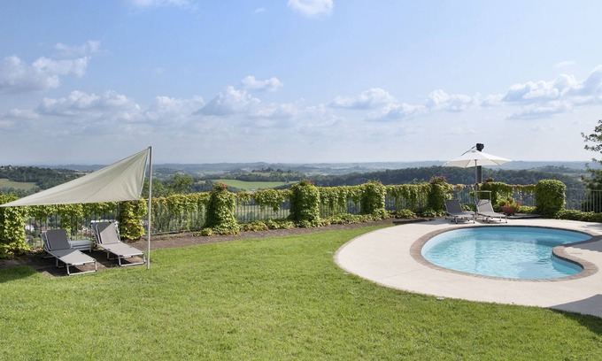 Murisengo Apartment | Apartment 'Voglietti 9' with Shared Pool, Shared Garden and Wi-Fi