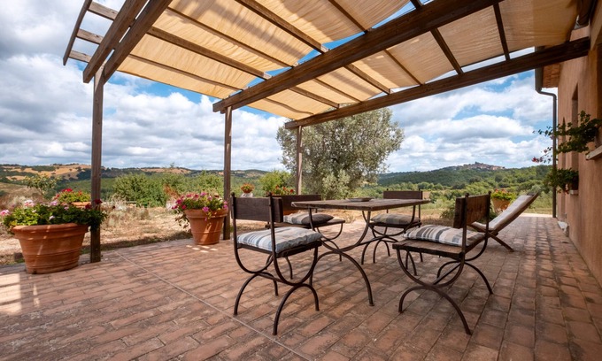 Manciano Apartment | Apartment 'Vulcinea In Poggio Rocco' with Private Terrace, Wi-Fi and Air Conditioning