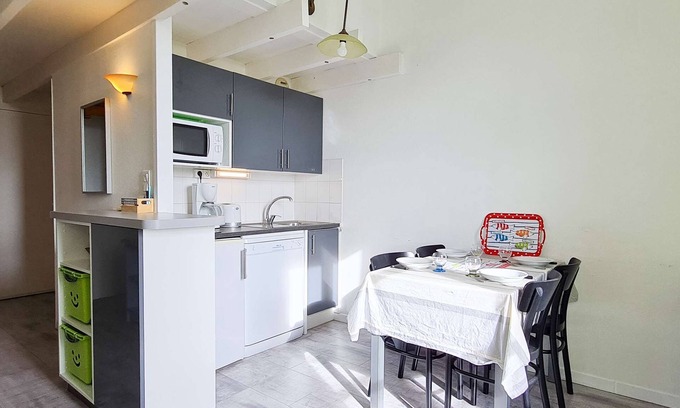 La Couarde-sur-Mer Apartment | Apartment with communal pool and parking