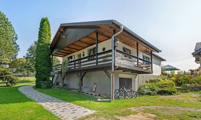 Burkau Apartment | Apartment 'Willkommen Im Ferienhaus Europahof' with Garden, Balcony and Wi-Fi