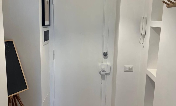 Tuscolano Apartment | Apartment with balcony 5 minutes walk from Metro A