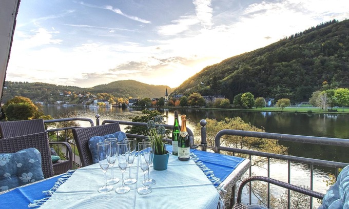 Bullay Apartment | Apartment with balcony directly on the banks and with a view of the Moselle