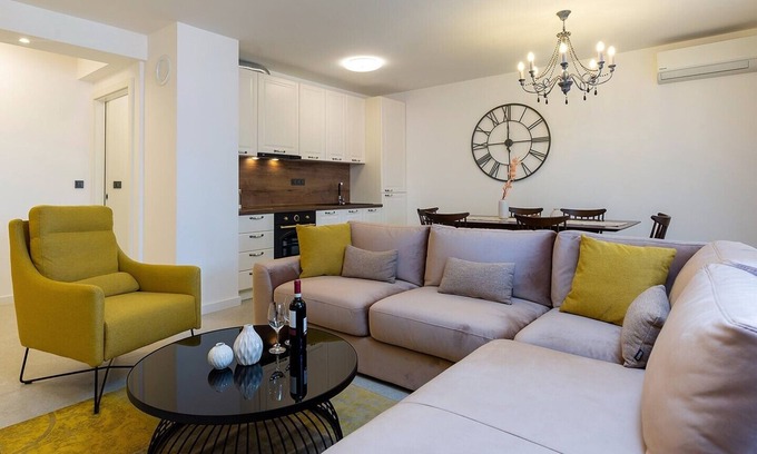 City Center Apartment | Apartment with Balcony No.18 in Nar Residence
