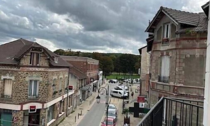 Esbly Apartment | Apartment With Balcony Near Disneyland